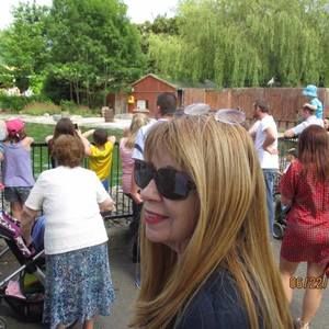 Meet your Posher, Debrah